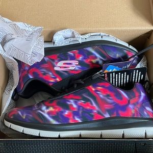 Skechers womens size 9.5 wide sneakers